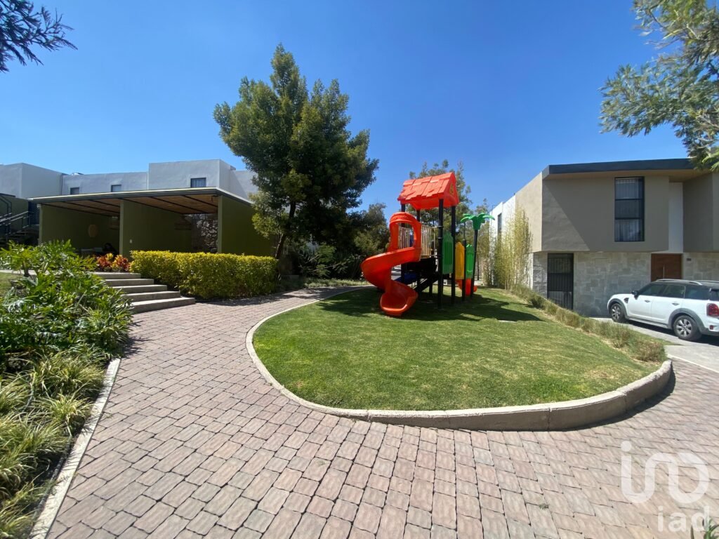 Casa en Renta Zibata Xim hai