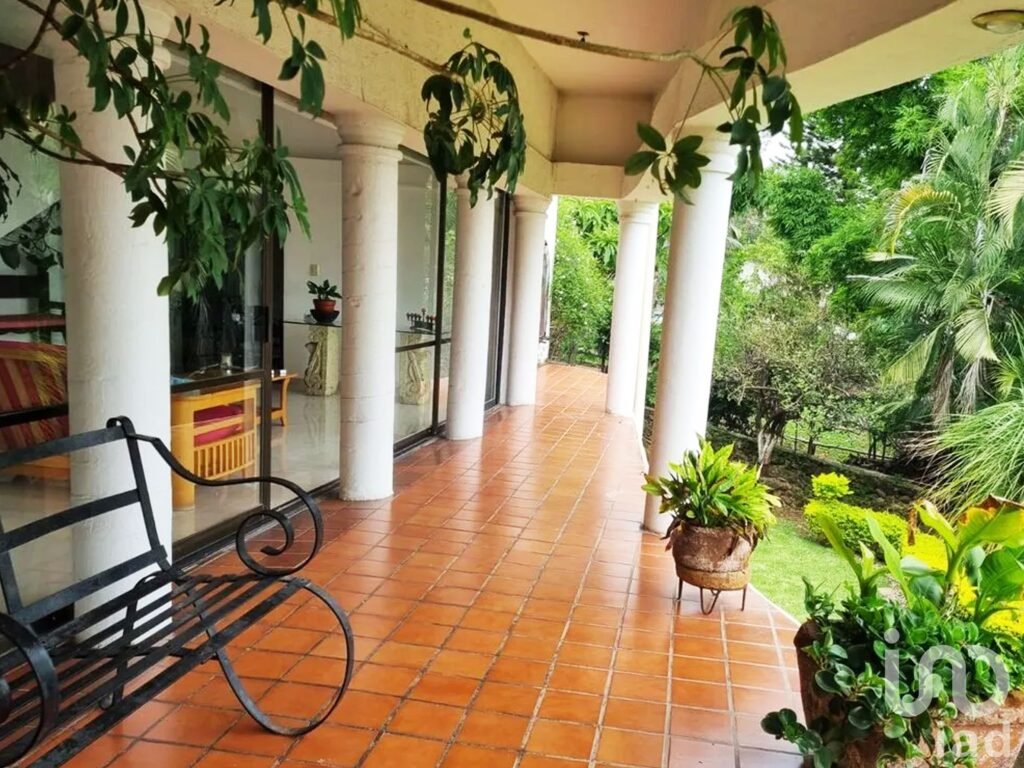 Venta de casa estilo Toscana en Tezoyuca, Morelos.