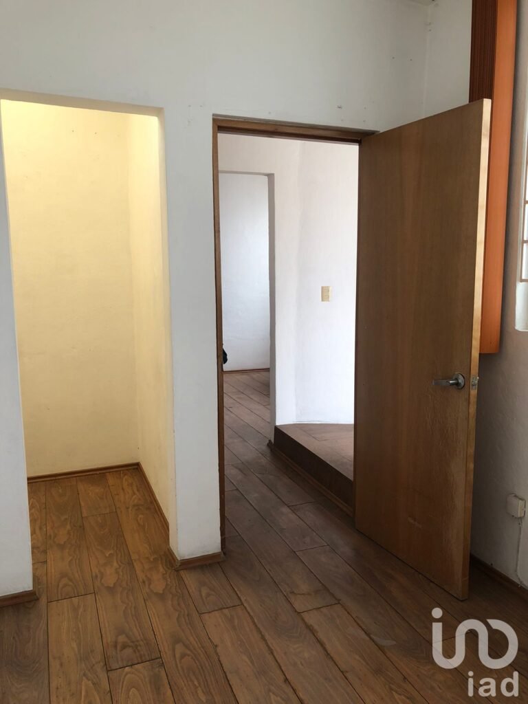 Gran Oportunidad casa sola con dos departamentos para Inversion