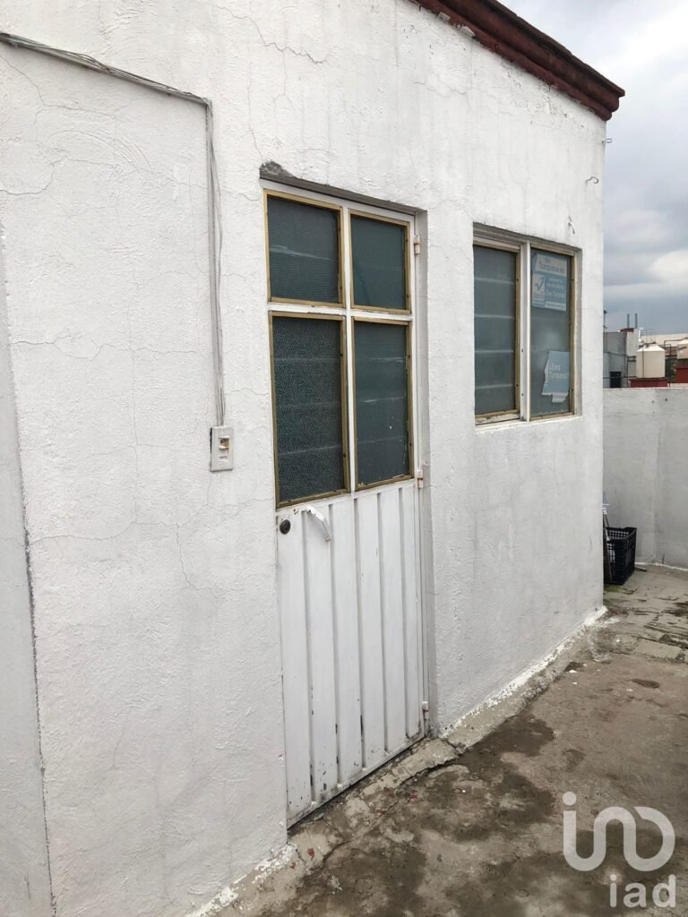 Gran Oportunidad casa sola con dos departamentos para Inversion