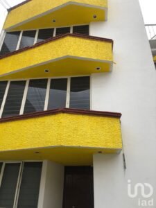 Gran Oportunidad casa sola con dos departamentos para Inversion