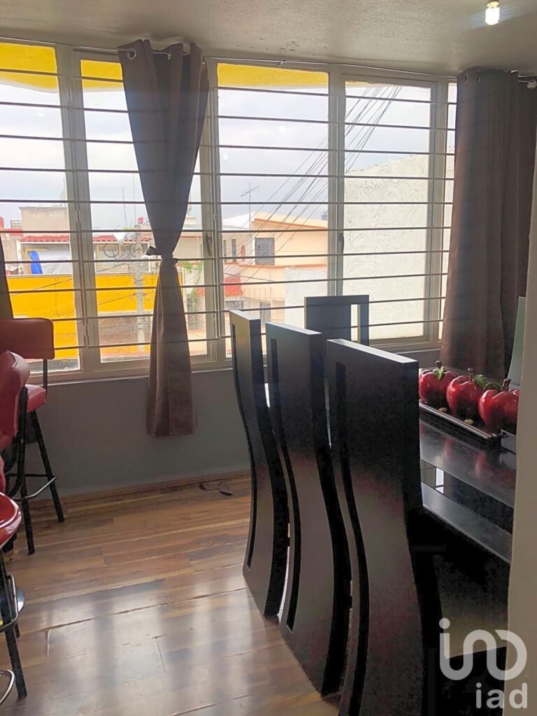 Gran Oportunidad casa sola con dos departamentos para Inversion