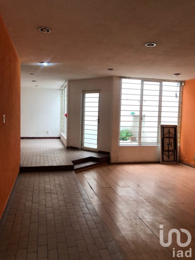 Gran Oportunidad casa sola con dos departamentos para Inversion