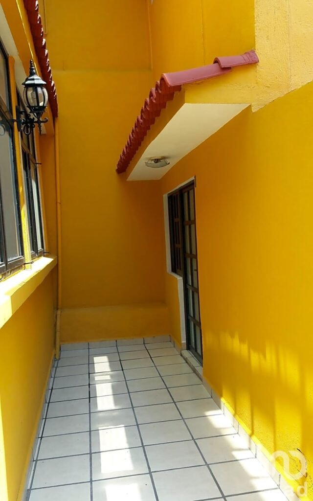 CUARTO EN RENTA EN LAS AGUILAS