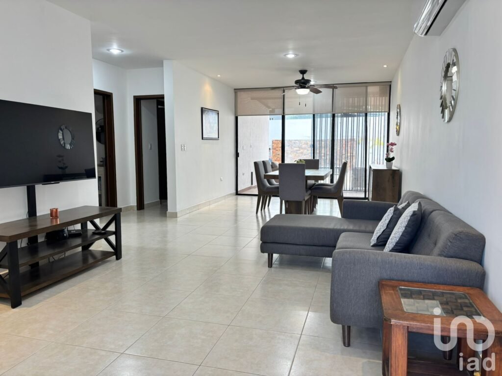 MODERNA CASA EN RENTA EN CHICHI SUAREZ, YUCATAN