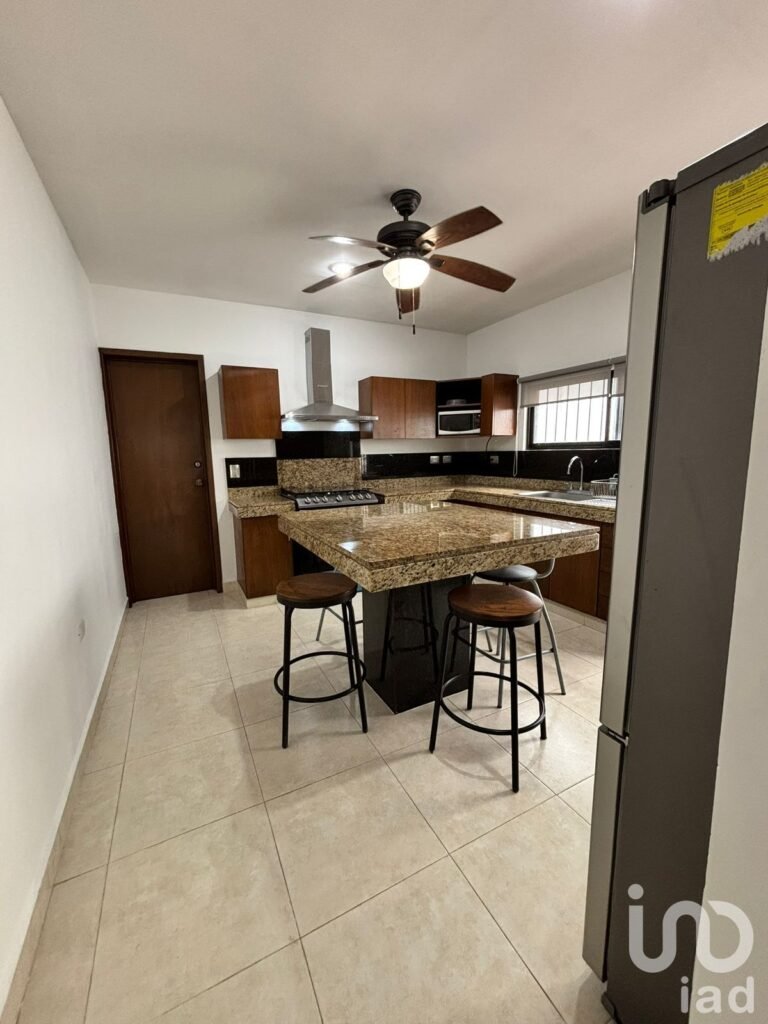 MODERNA CASA EN RENTA EN CHICHI SUAREZ, YUCATAN