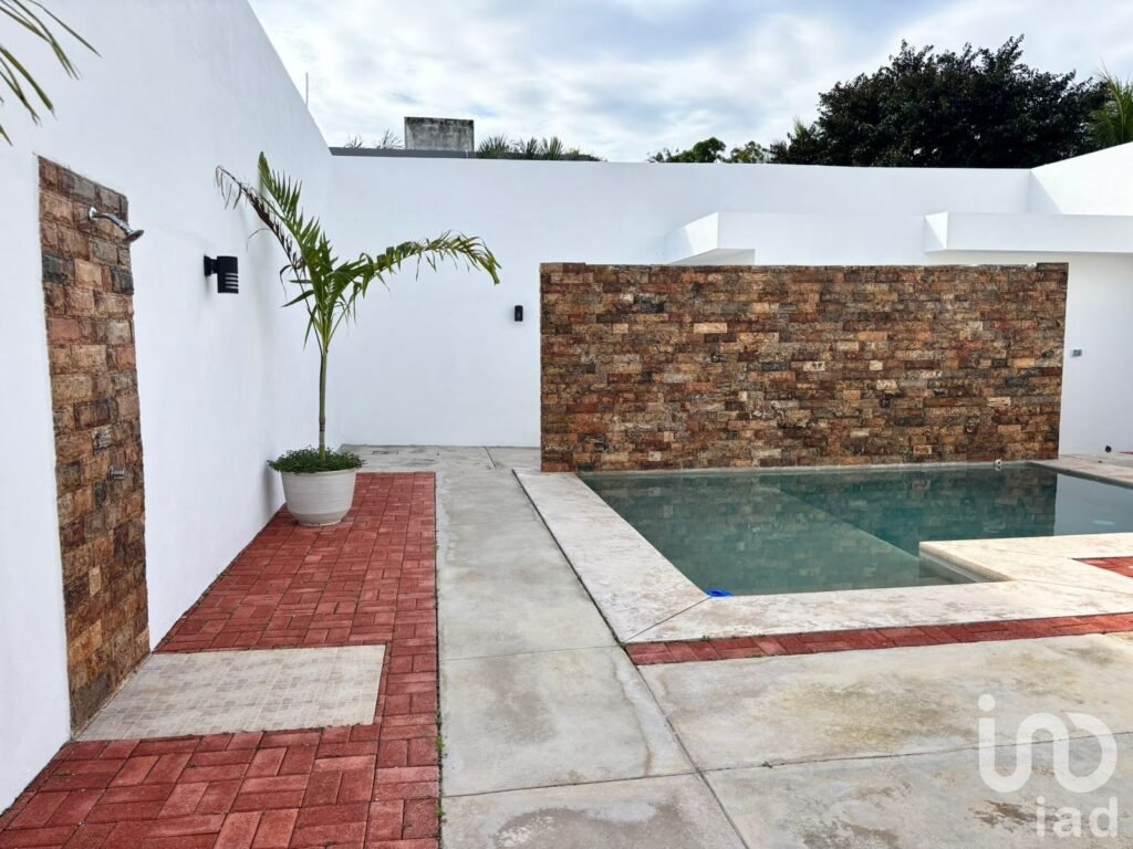 MODERNA CASA EN RENTA EN CHICHI SUAREZ, YUCATAN