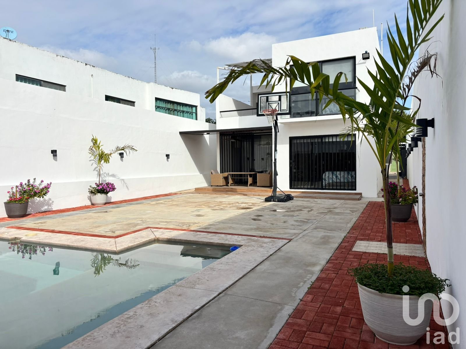 MODERNA CASA EN RENTA EN CHICHI SUAREZ, YUCATAN