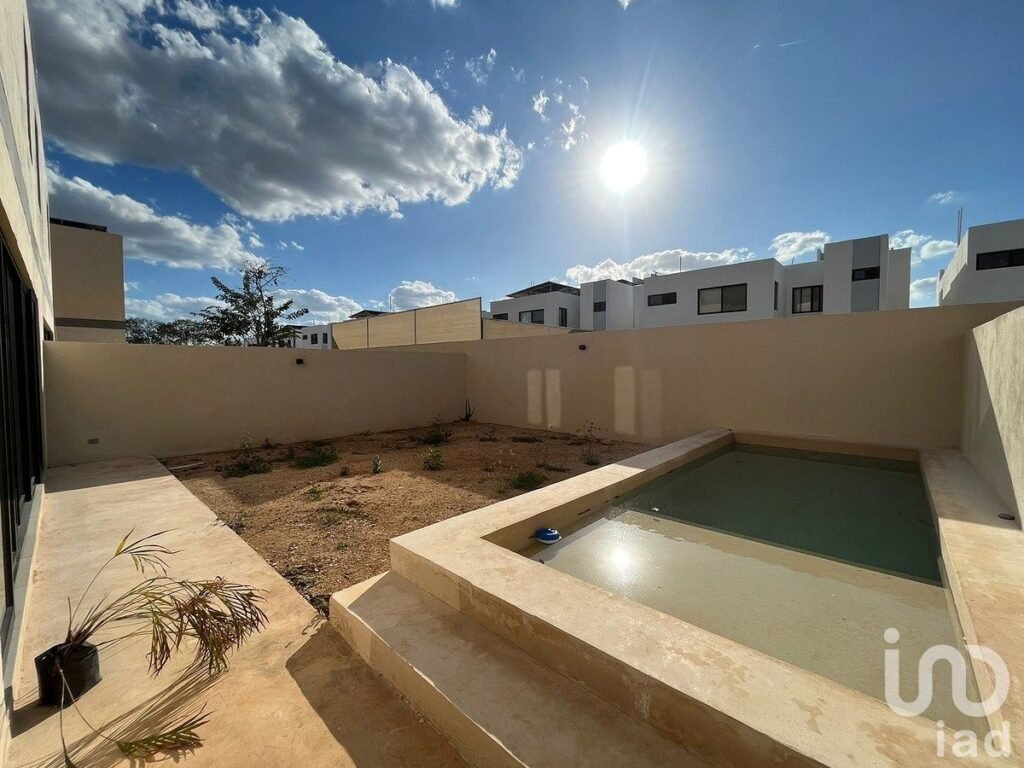 BELLA CASA EN RENTA EN PRIVADA NAIA EN CONKAL, YUCATAN