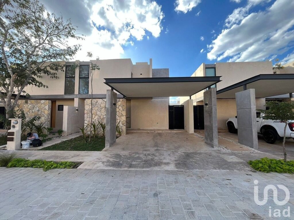 BELLA CASA EN RENTA EN PRIVADA NAIA EN CONKAL, YUCATAN