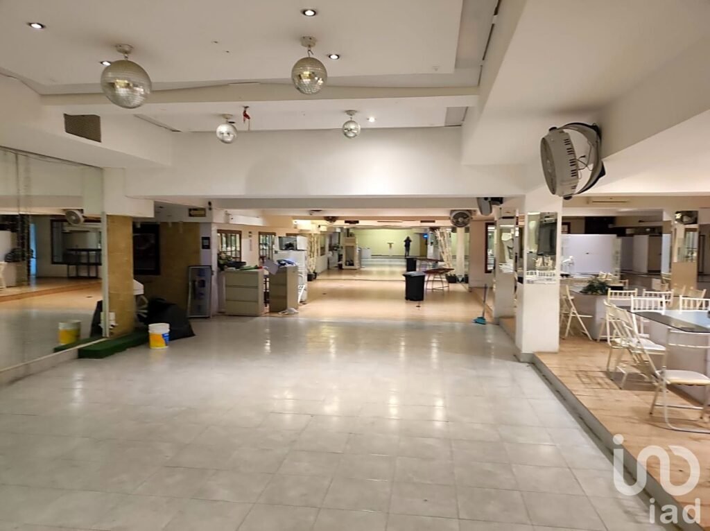 Renta de local comercial en insurgentes sur.