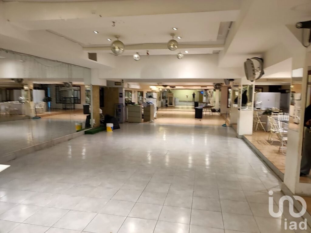 Renta de local comercial en insurgentes sur.