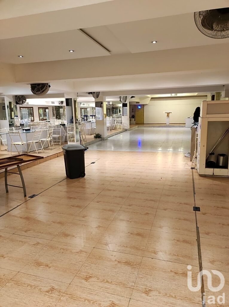 Renta de local comercial en insurgentes sur.