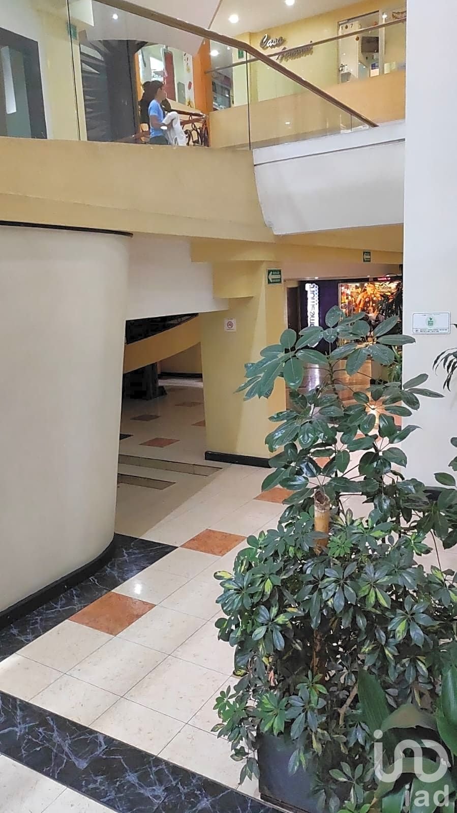 Renta de local comercial en insurgentes sur.