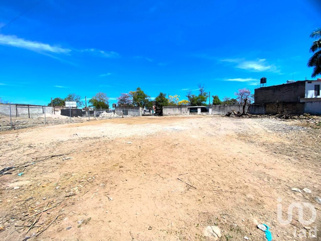 Terreno en venta, potencial comercial, zona de alto flujo, listo para desarrollar, 1,104 m2.