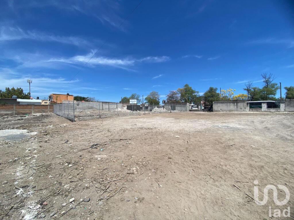 Terreno en venta, potencial comercial, zona de alto flujo, listo para desarrollar, 1,104 m2.