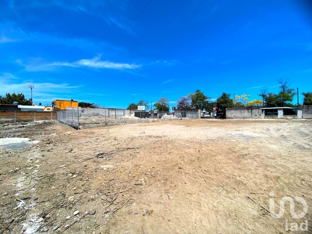 Terreno en venta, potencial comercial, zona de alto flujo, listo para desarrollar, 1,104 m2.