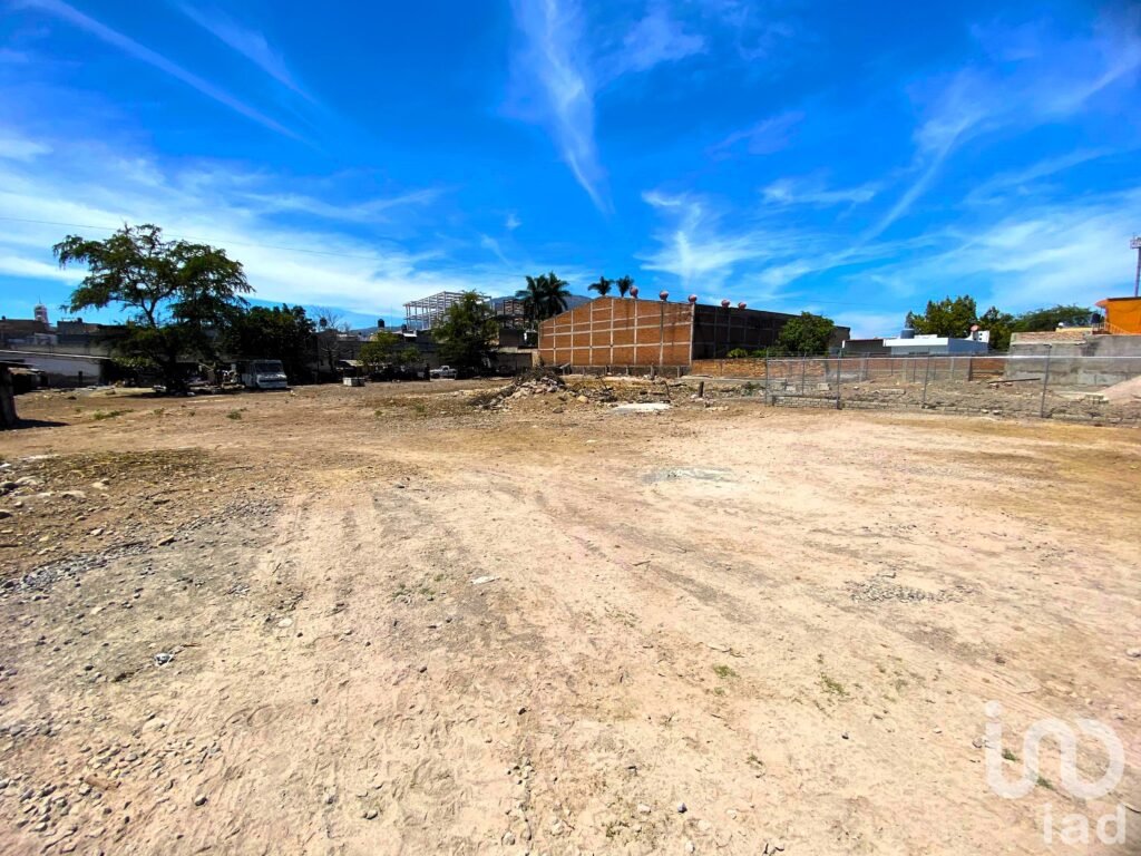 Terreno en venta, potencial comercial, zona de alto flujo, listo para desarrollar, 1,104 m2.