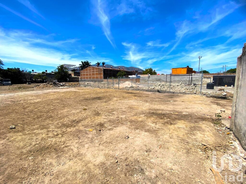 Terreno en venta, potencial comercial, zona de alto flujo, listo para desarrollar, 1,104 m2.