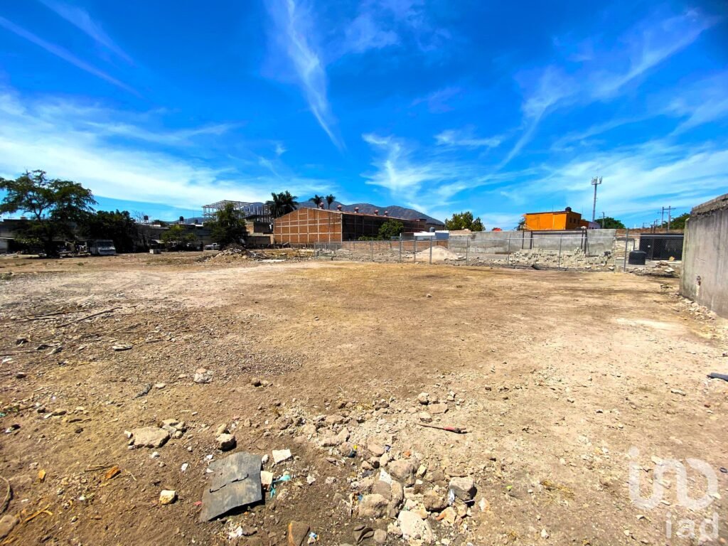 Terreno en venta, potencial comercial, zona de alto flujo, listo para desarrollar, 1,104 m2.