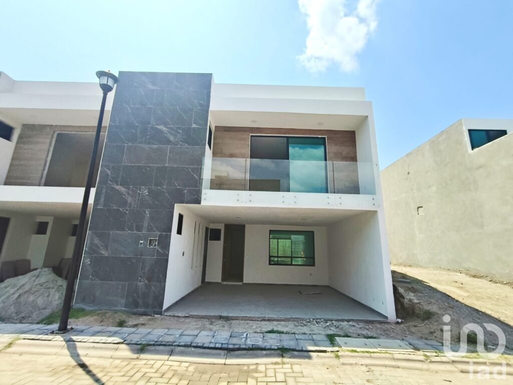 Casa en venta frente a Plaza San Diego, San Pedro Cholula, a unos minutos de UDLAP y UVM
