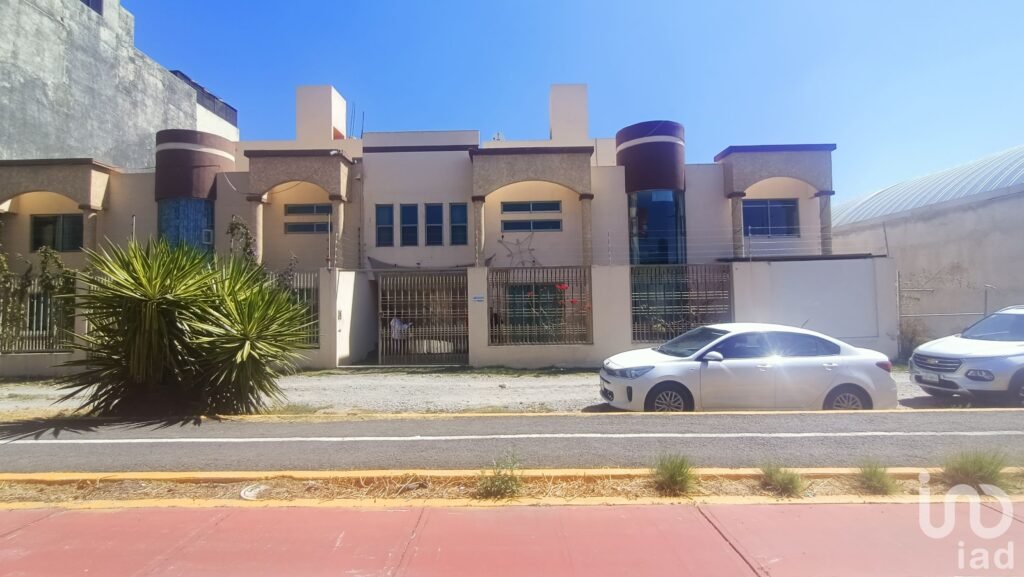 CASA EN VENTA CALLE PIRULES Y VIADUCTO RIOS DE LAS AVENIDAS, COLONIA DE LOS MAESTROS