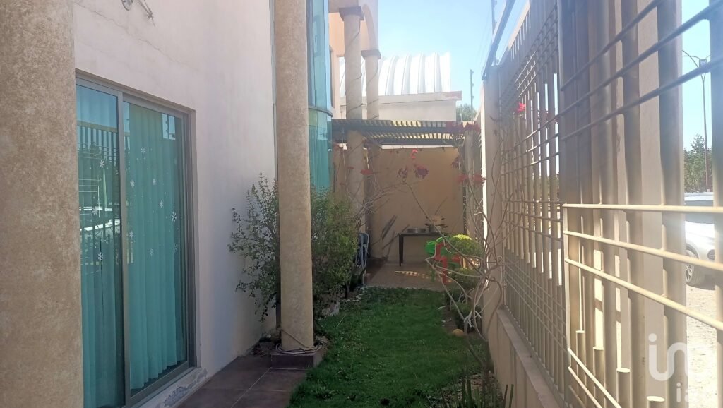 CASA EN VENTA CALLE PIRULES Y VIADUCTO RIOS DE LAS AVENIDAS, COLONIA DE LOS MAESTROS