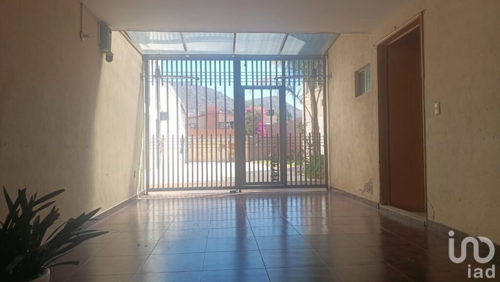 CASA EN VENTA CALLE PIRULES Y VIADUCTO RIOS DE LAS AVENIDAS, COLONIA DE LOS MAESTROS