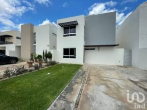 HERMOSA CASA EN RENTA EN PRIVADA CHOLUL, YUCATAN