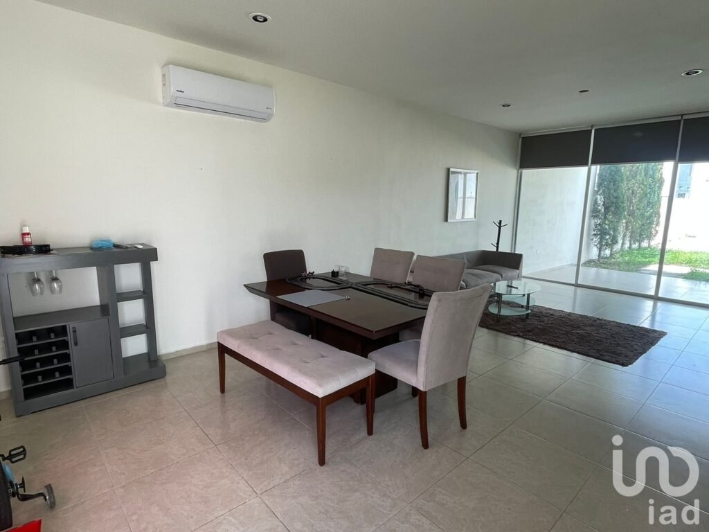 HERMOSA CASA EN RENTA EN PRIVADA CHOLUL, YUCATAN