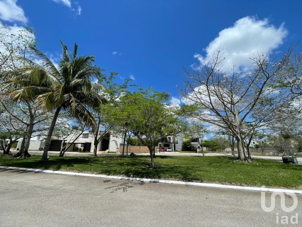 AMPLIO TERRENO EN PRIVADA CHAAC, CHABLEKAL, MERIDA