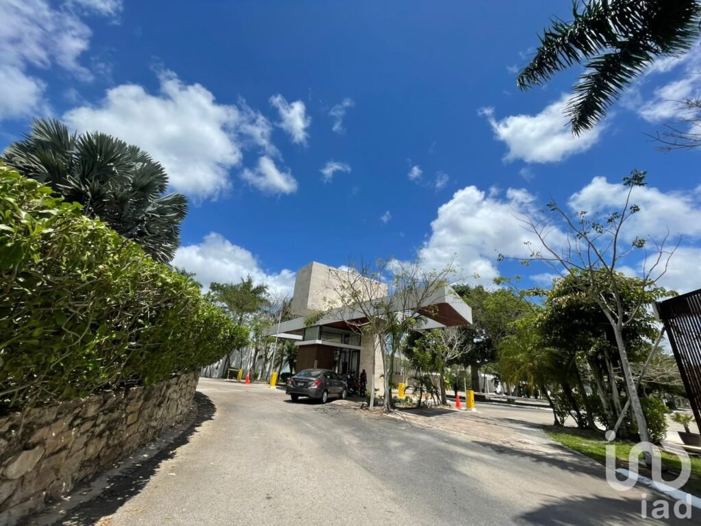 AMPLIO TERRENO EN PRIVADA CHAAC, CHABLEKAL, MERIDA