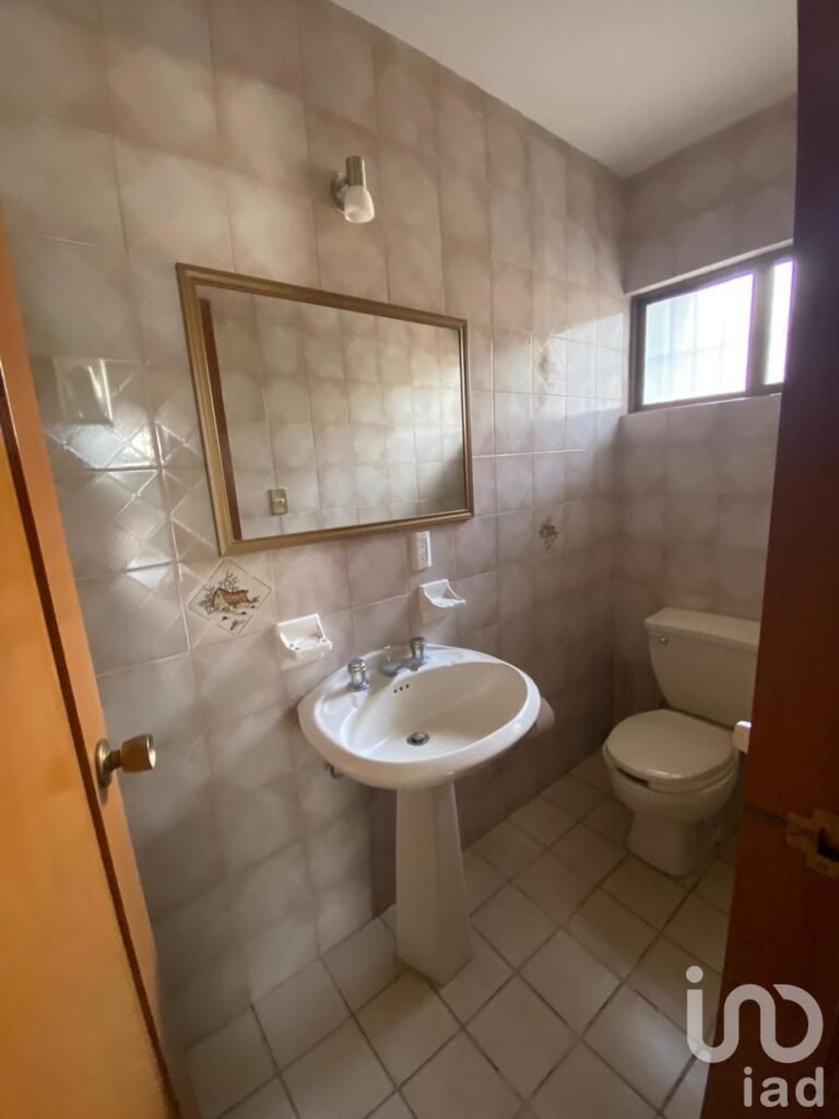 Amplia Casa en Venta en Alamos 1. Sección 4. Excelentes terminados.