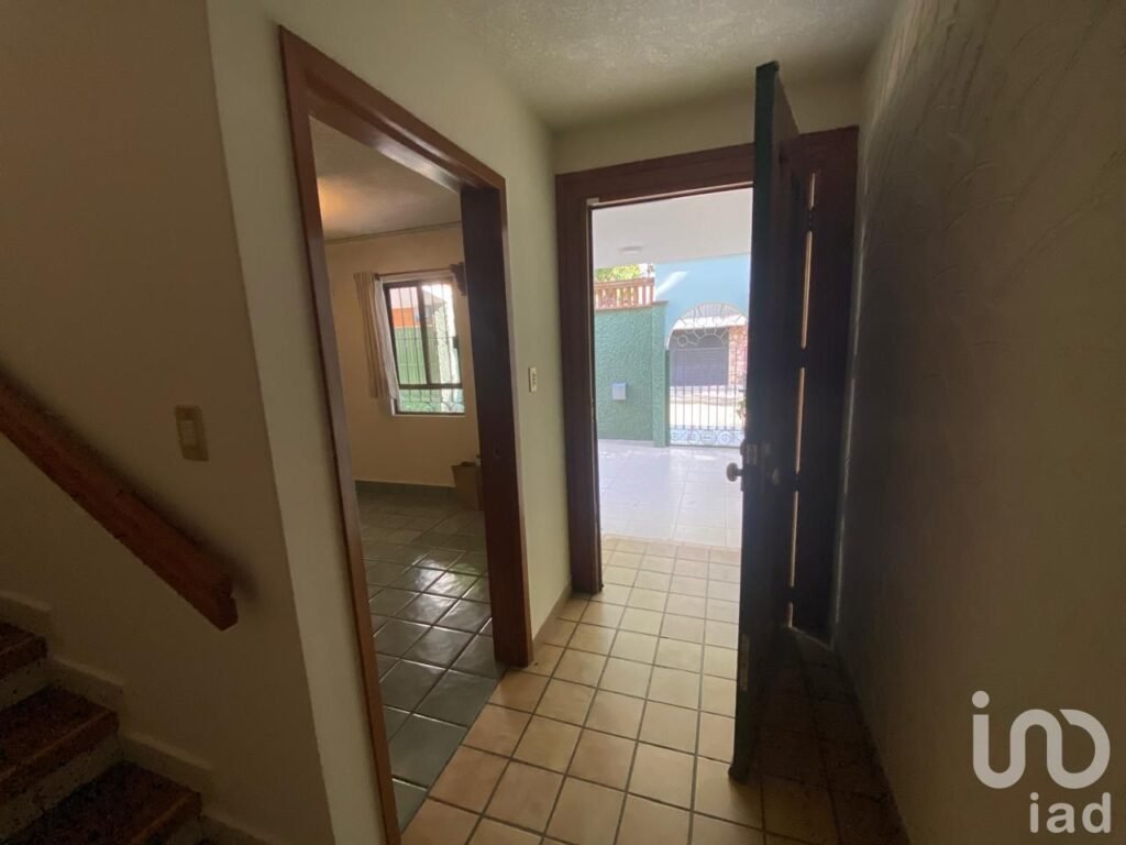 Amplia Casa en Venta en Alamos 1. Sección 4. Excelentes terminados.