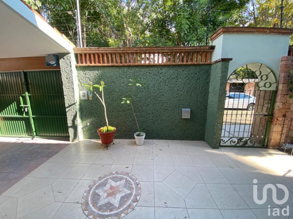 Amplia Casa en Venta en Alamos 1. Sección 4. Excelentes terminados.