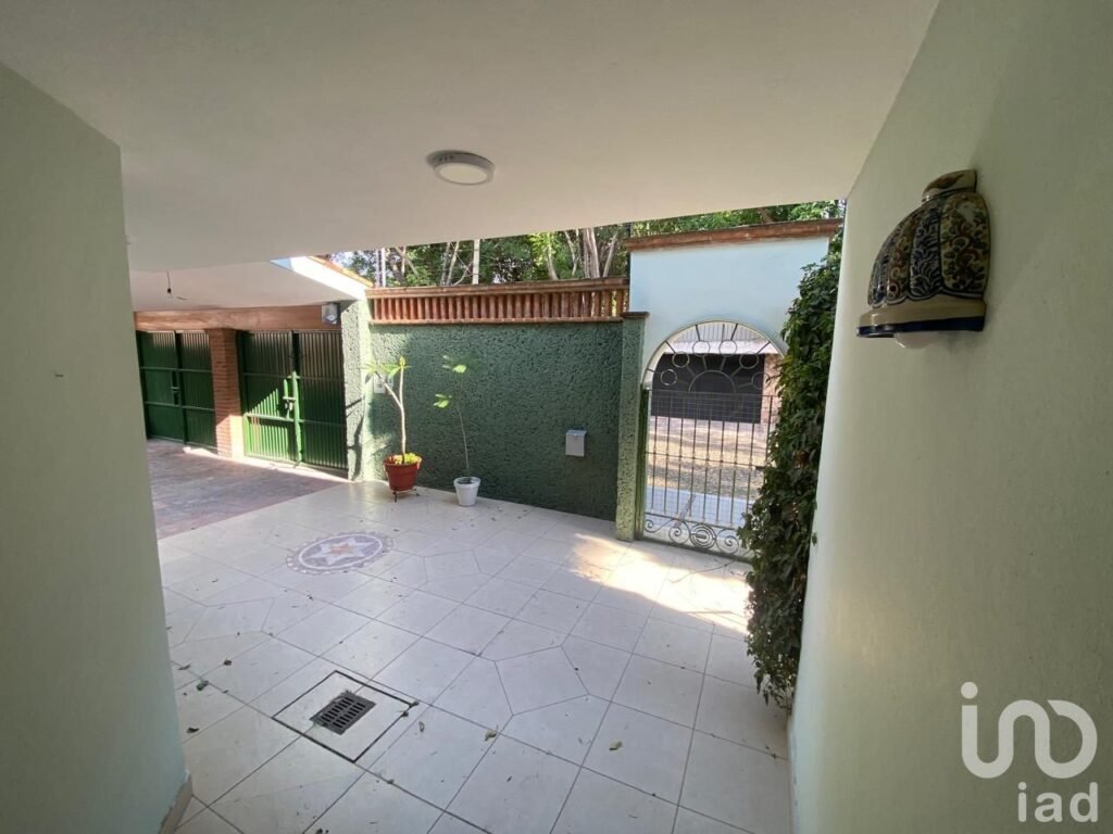 Amplia Casa en Venta en Alamos 1. Sección 4. Excelentes terminados.