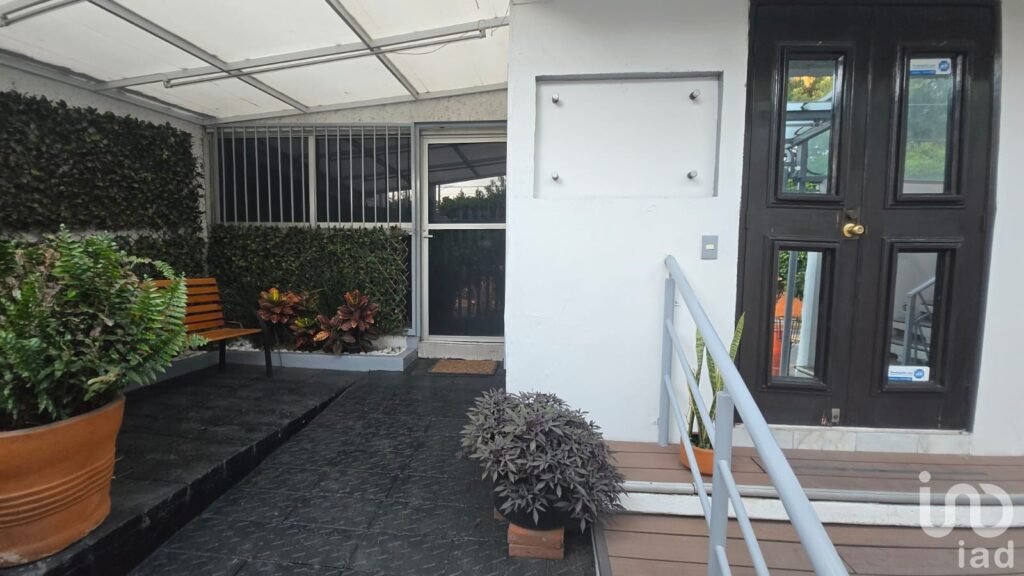 Renta piso para consultorios, farmacia o laboratorio, Ciudad Satélite, Naucalpan de Juárez