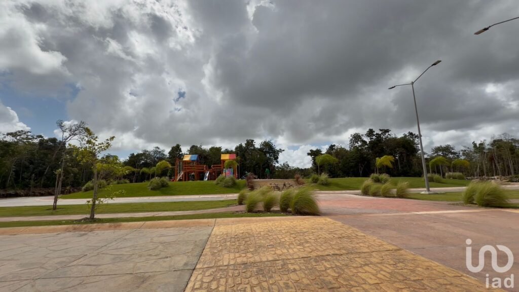 Terreno dentro de residencial privado en Cancún.