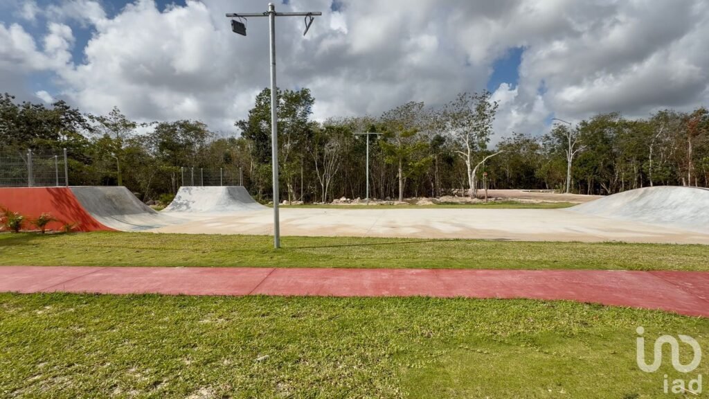Terreno dentro de residencial privado en Cancún.