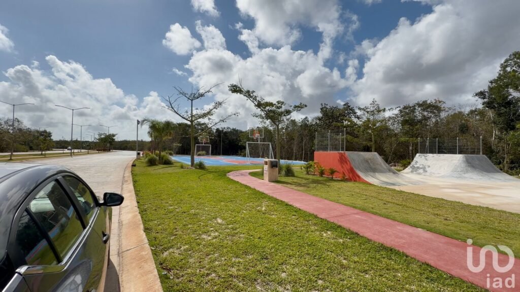Terreno dentro de residencial privado en Cancún.
