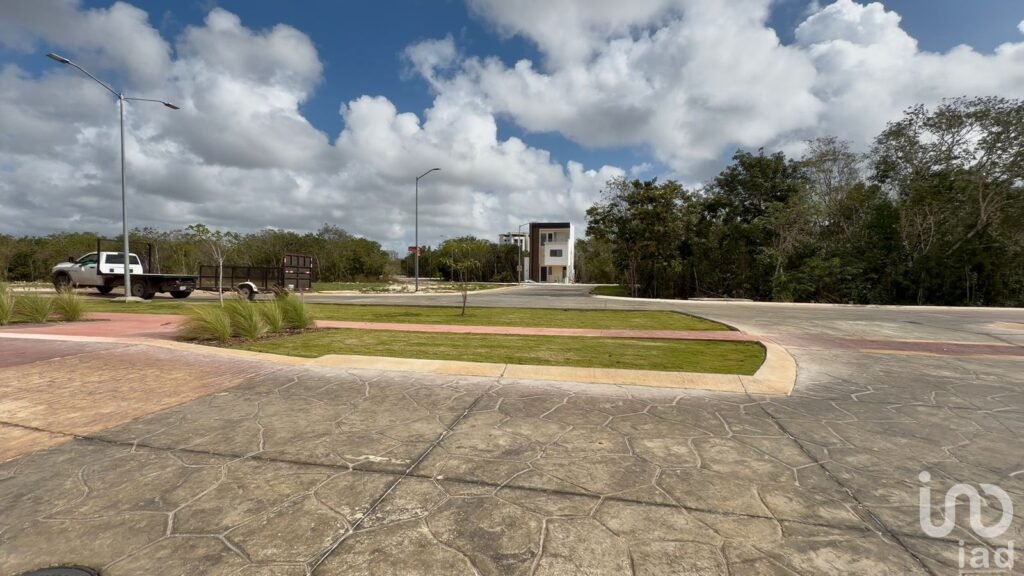 Terreno dentro de residencial privado en Cancún.