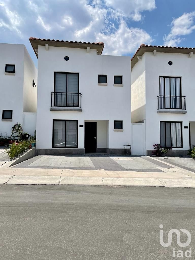 CASA EN RENTA LA ARBOLEDA SAN ISIDRO JURIQUILLA QUERETARO