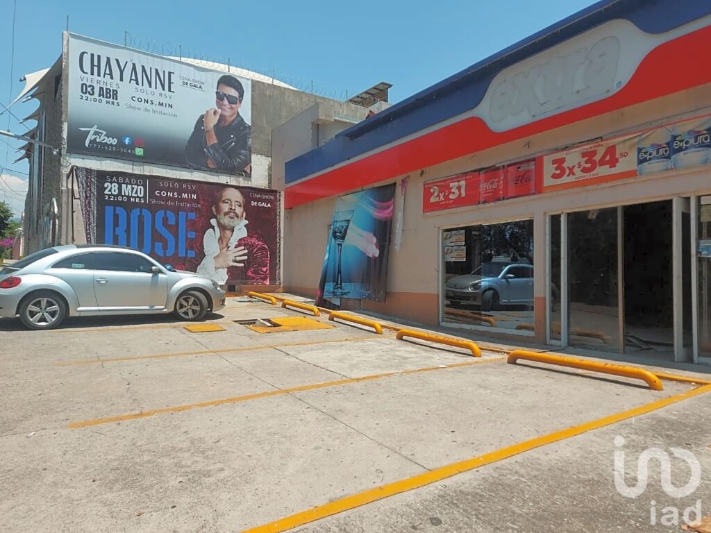 Local con 9 estacionamientos en Teopanzolco