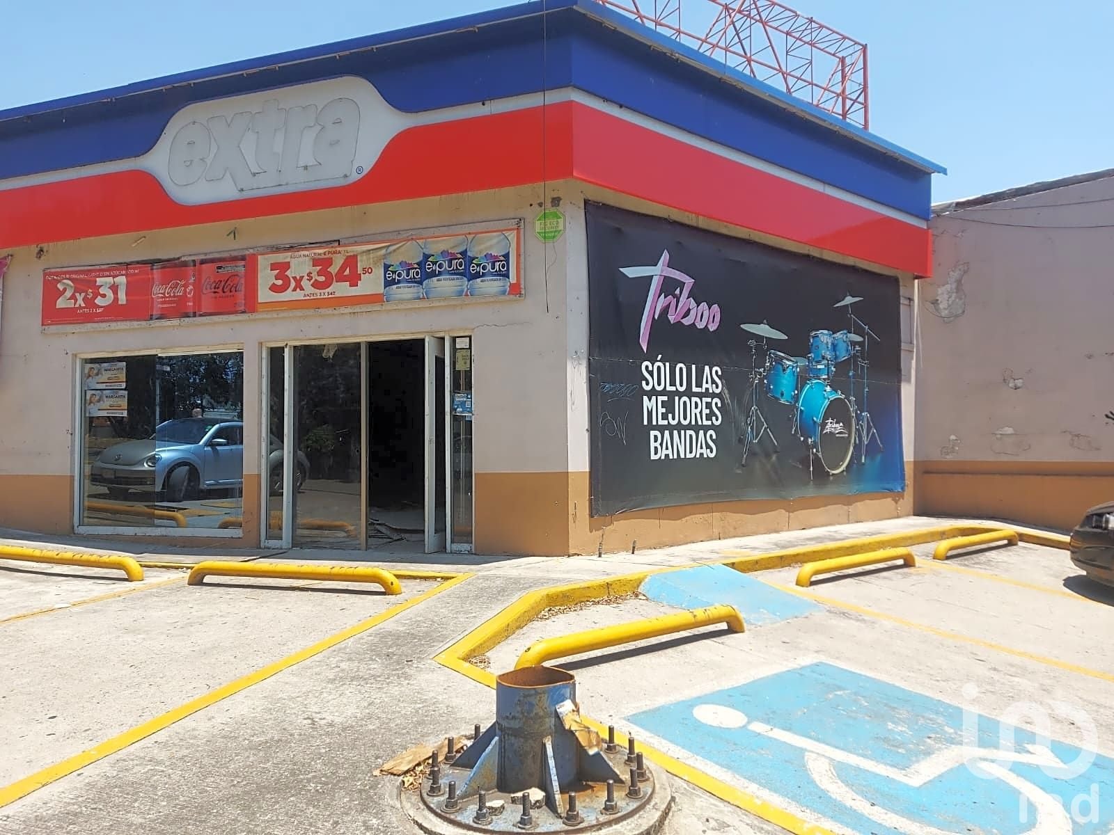 Local con 9 estacionamientos en Teopanzolco