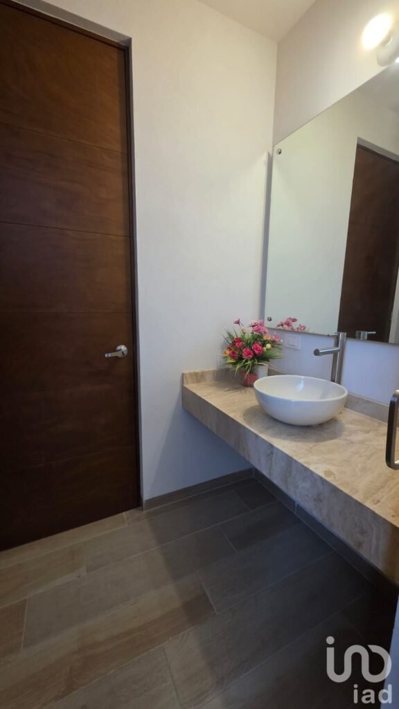 VENTA CASA EN SAN ANGEL 2, ESTUDIO/RECAMARA CON BAÑO COMPLETO PLANTA BAJA EN CIUDAD SAN LUIS POTOSI