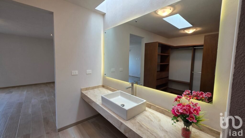 VENTA CASA EN SAN ANGEL 2, ESTUDIO/RECAMARA CON BAÑO COMPLETO PLANTA BAJA EN CIUDAD SAN LUIS POTOSI