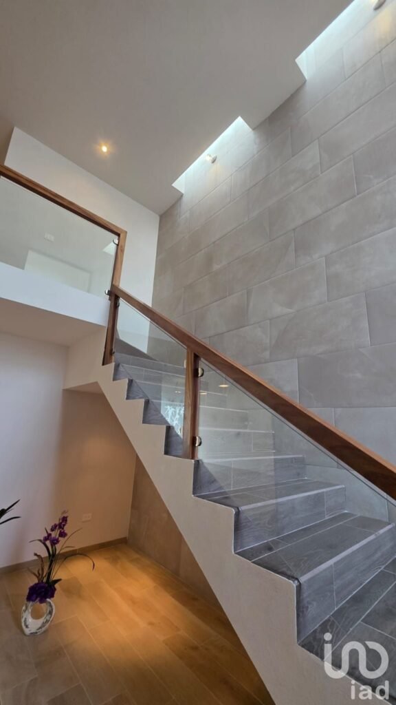 VENTA CASA EN SAN ANGEL 2, ESTUDIO/RECAMARA CON BAÑO COMPLETO PLANTA BAJA EN CIUDAD SAN LUIS POTOSI