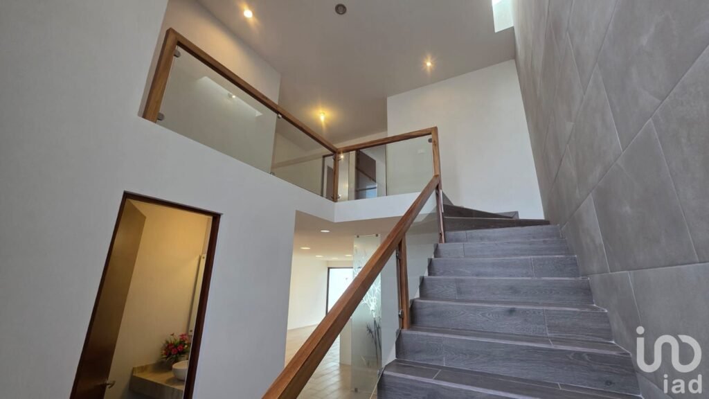 VENTA CASA EN SAN ANGEL 2, ESTUDIO/RECAMARA CON BAÑO COMPLETO PLANTA BAJA EN CIUDAD SAN LUIS POTOSI