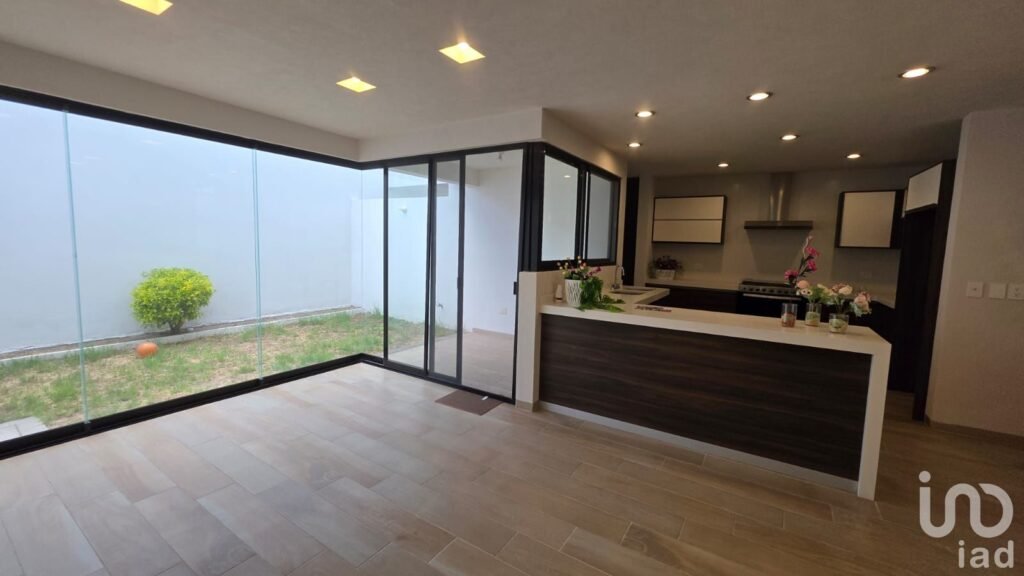 VENTA CASA EN SAN ANGEL 2, ESTUDIO/RECAMARA CON BAÑO COMPLETO PLANTA BAJA EN CIUDAD SAN LUIS POTOSI