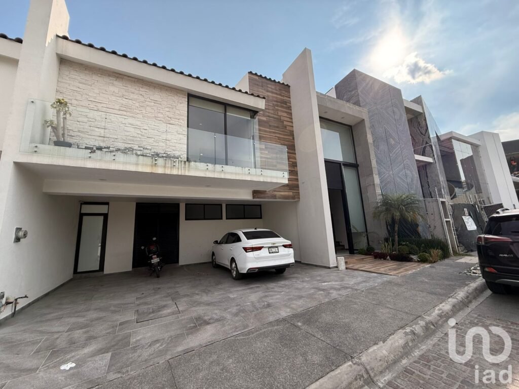 CASA EN RENTA EN GRAN RESERVA, LOMAS DE ANGELOPOLIS